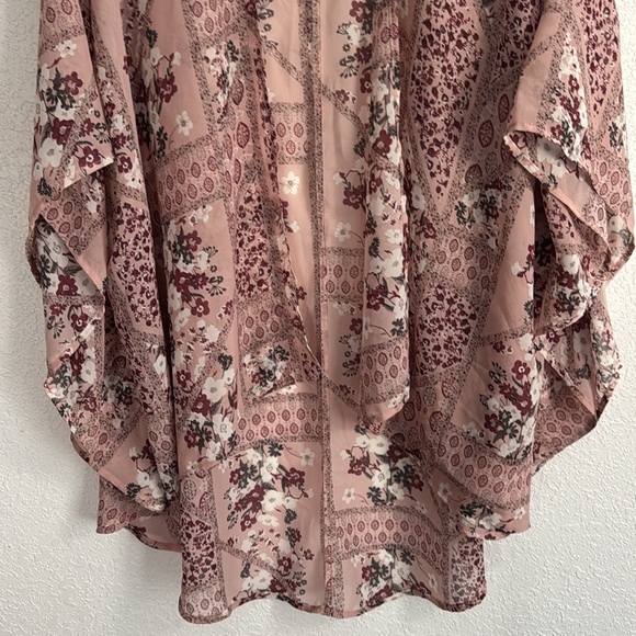 Wallflower Floral Kimono in Pink and Cream - Picture 4 of 4
